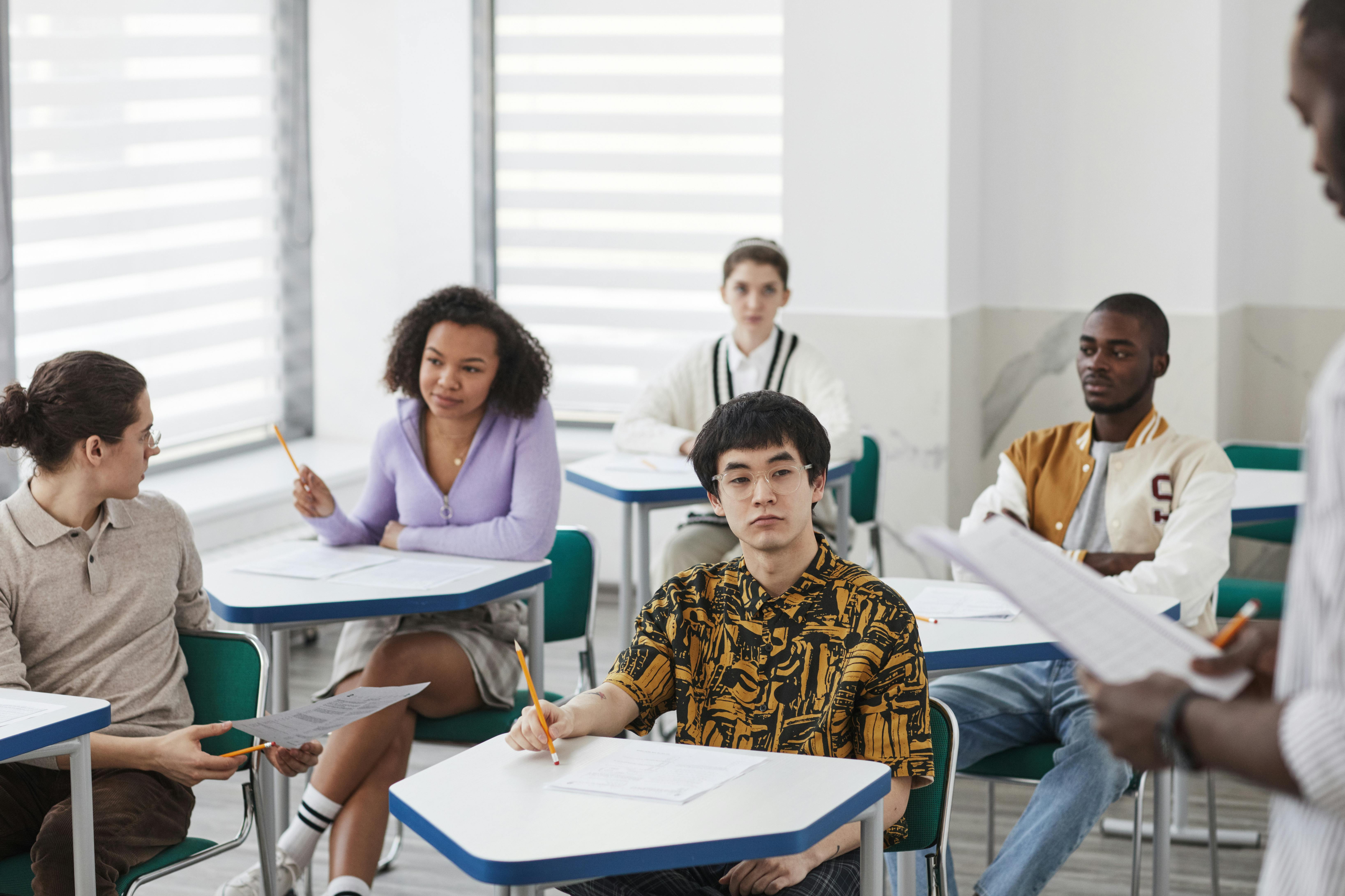 Photo d'étudiants dans les locaux de l'école Altéa Business & Digital School